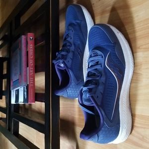 Saucony Freedom 4 size 8 Blue